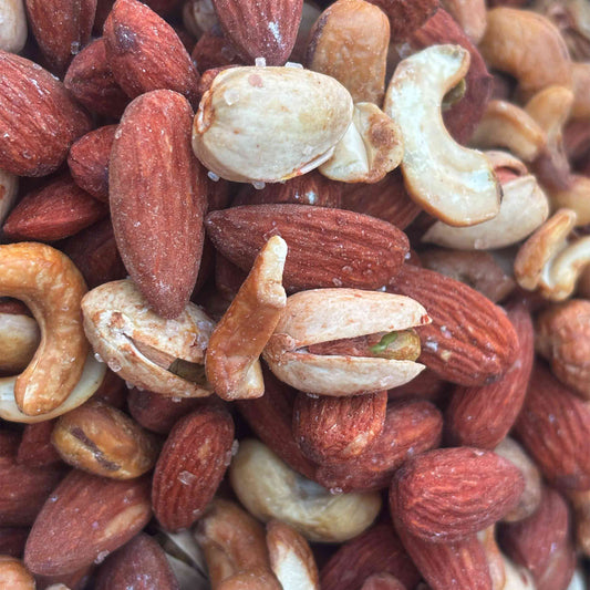 Gemischte Nüsse – Cashew, Pistazien, Mandeln und Sonnenblumenkerne